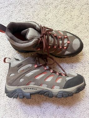 Merrell Women's Moab 2 Mid Waterproof Hiking Boots Sz 40/9